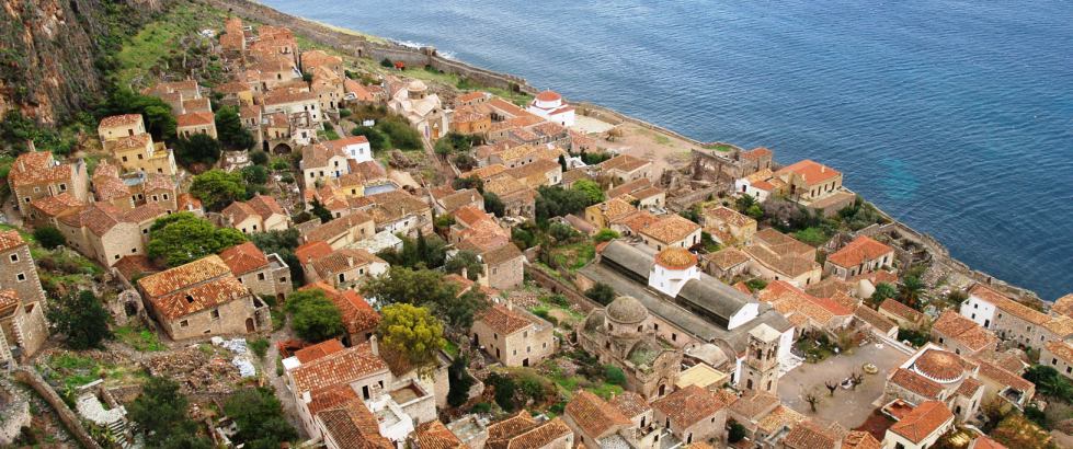 <h1>Accommodation in Monemvasia</h1><h3>You have many options of accommodation within the fortress, in the modern town or in the broader area. See our proposals according to your profile and needs, book with us and get discounts in restaurants and coffee shops.</h3>